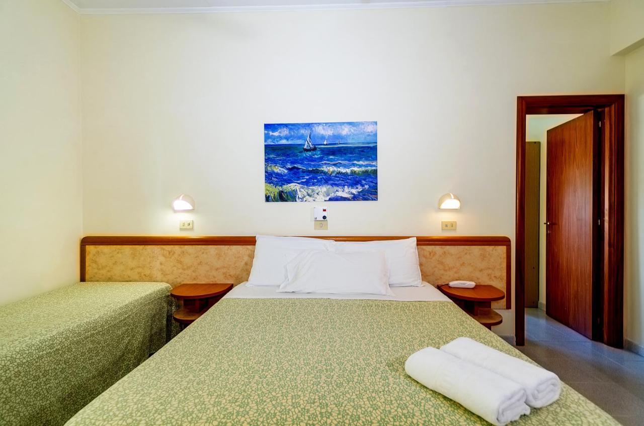Hotel Miramare - Silvi Marina Kültér fotó