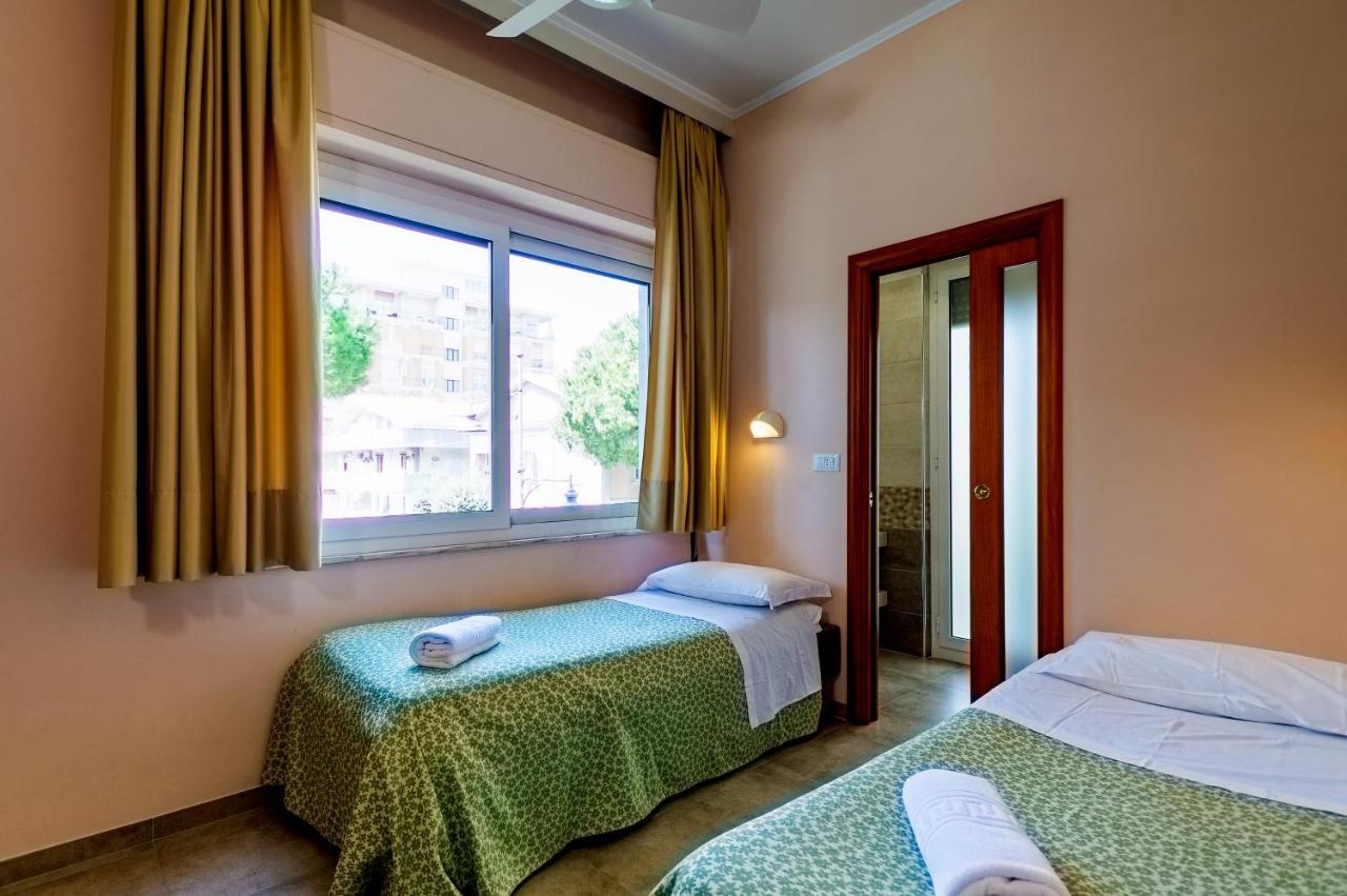 Hotel Miramare - Silvi Marina Kültér fotó