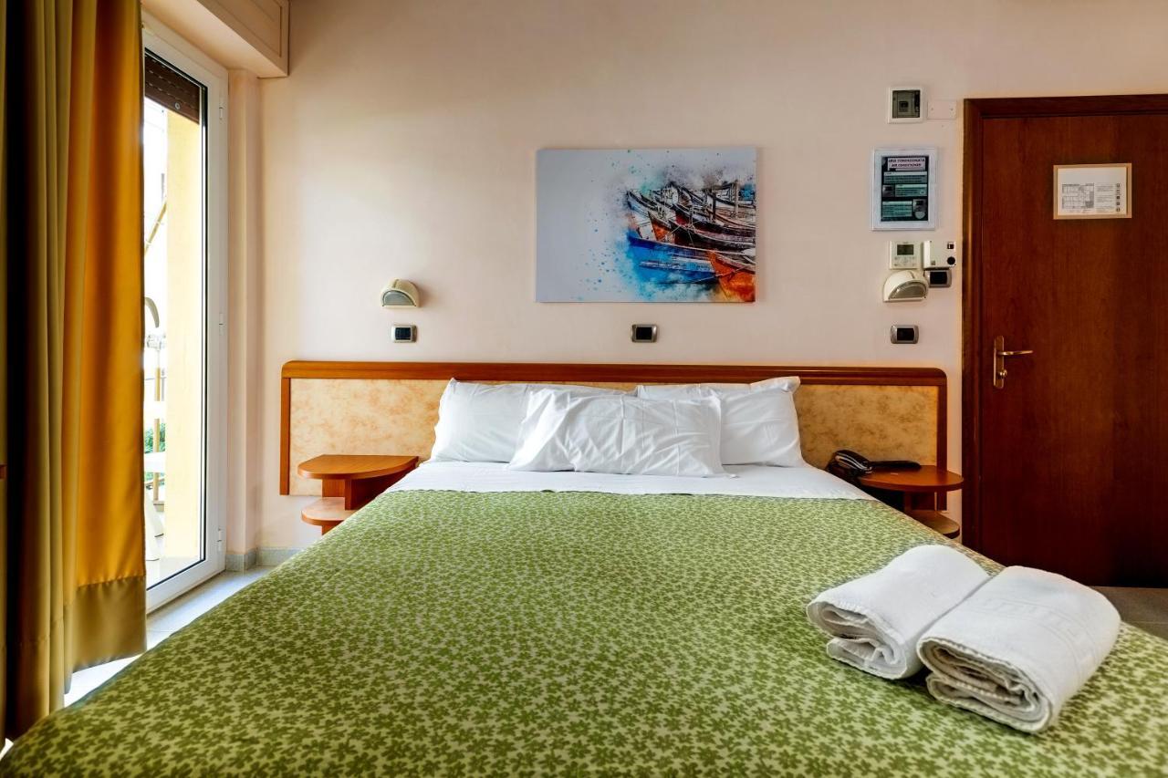 Hotel Miramare - Silvi Marina Kültér fotó