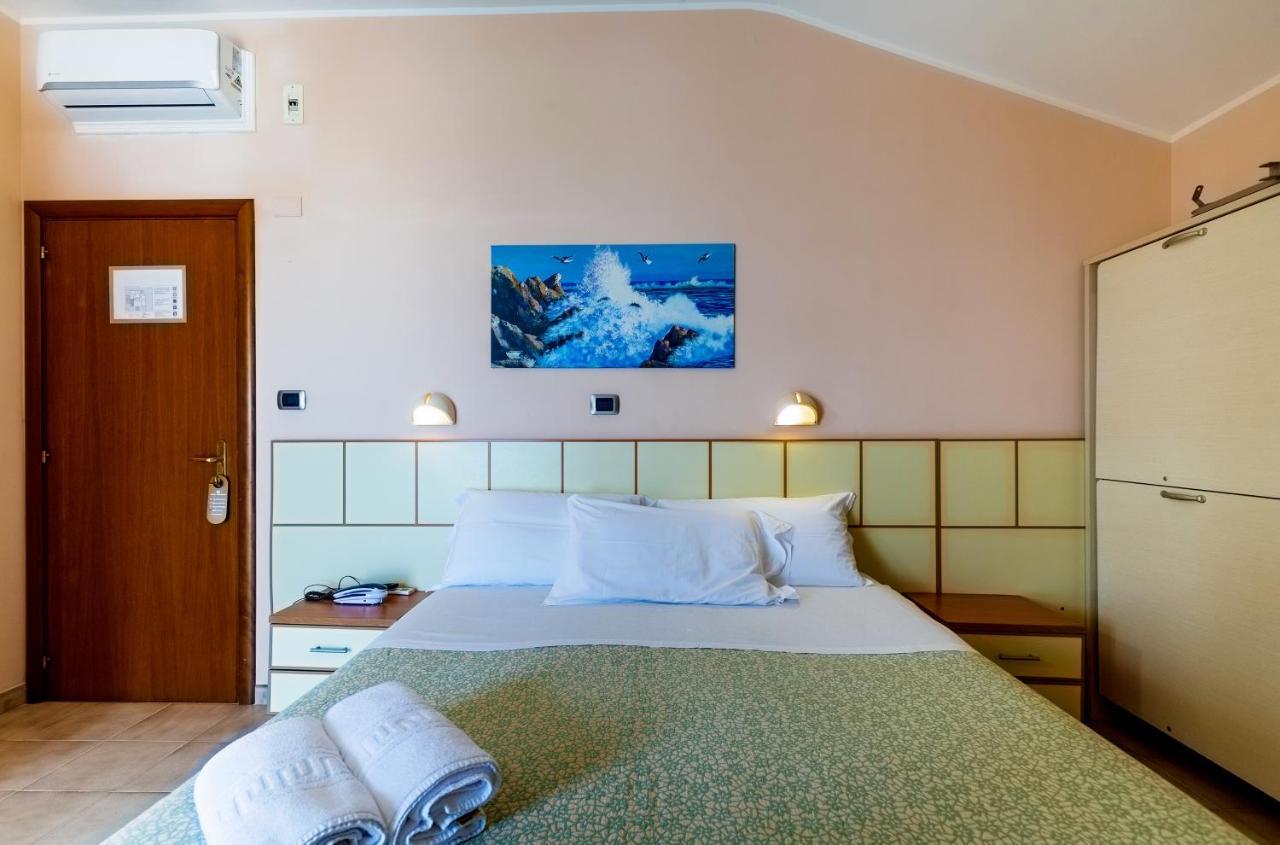 Hotel Miramare - Silvi Marina Kültér fotó