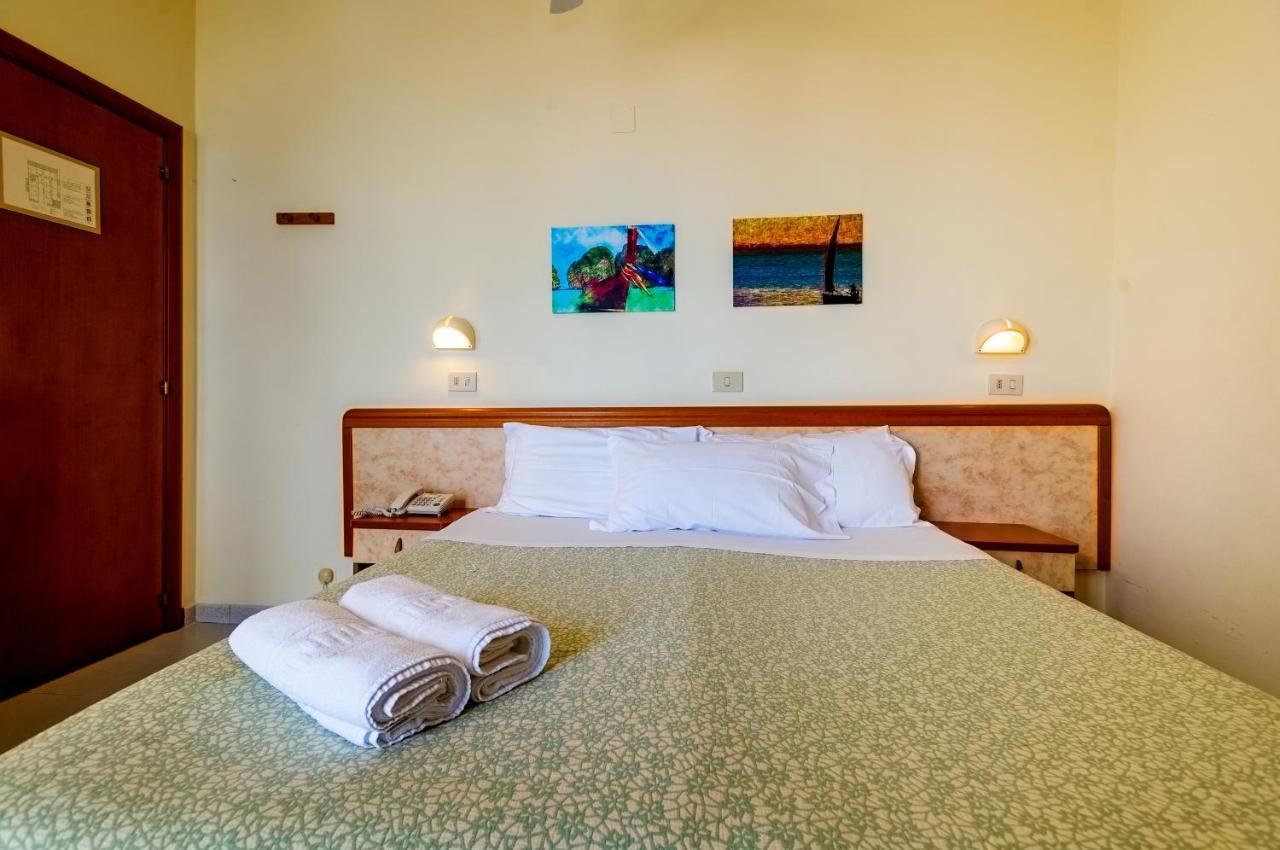 Hotel Miramare - Silvi Marina Kültér fotó