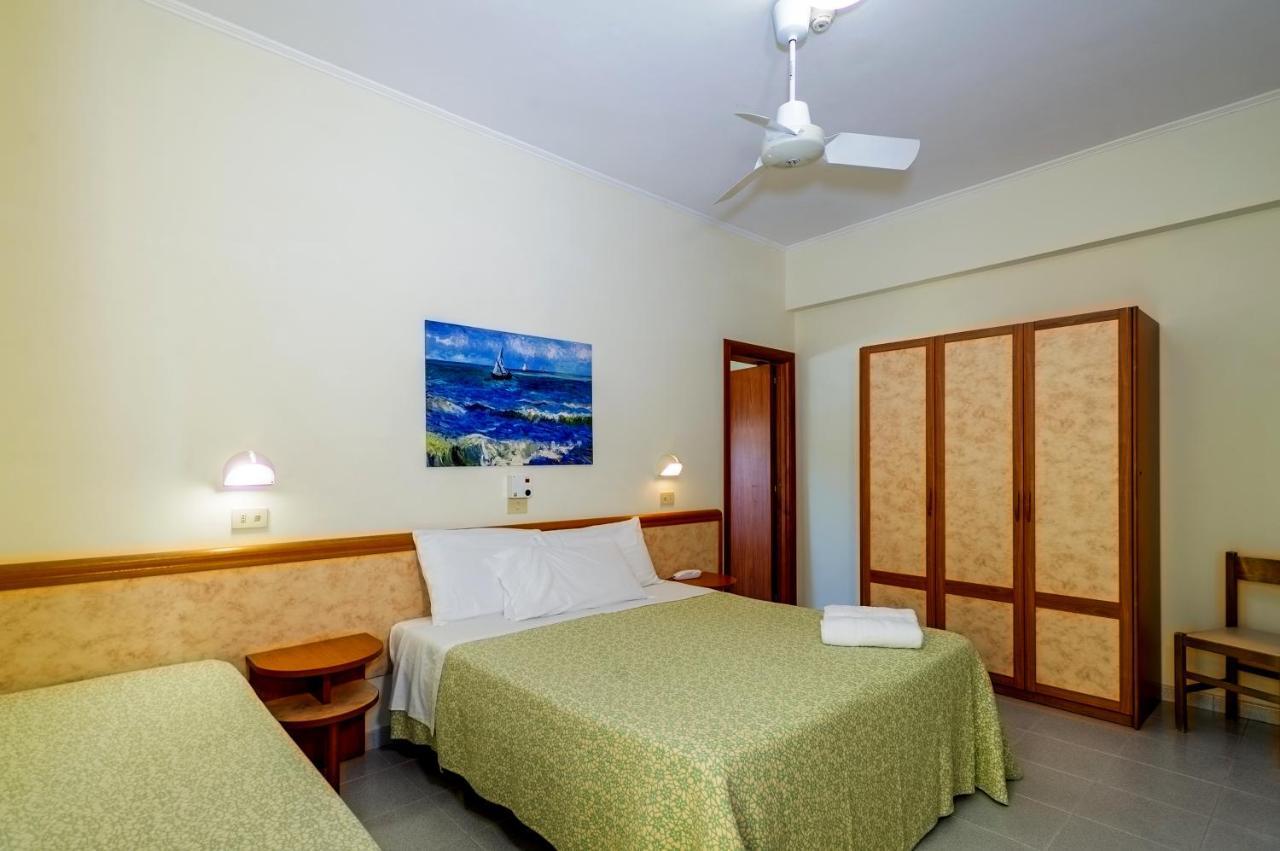 Hotel Miramare - Silvi Marina Kültér fotó