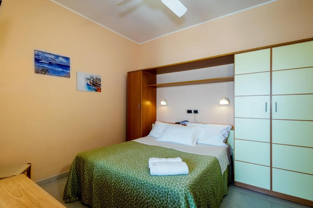 Hotel Miramare - Silvi Marina Kültér fotó