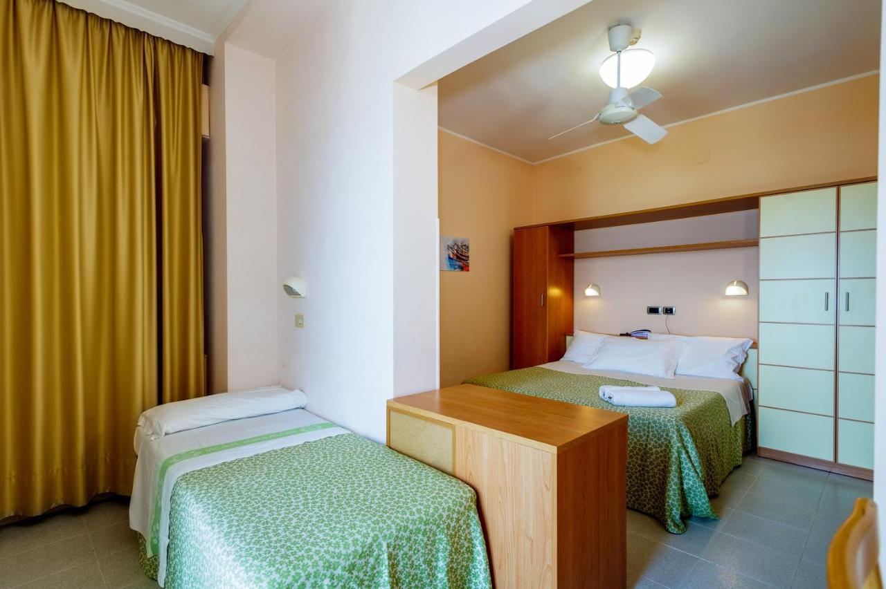 Hotel Miramare - Silvi Marina Kültér fotó