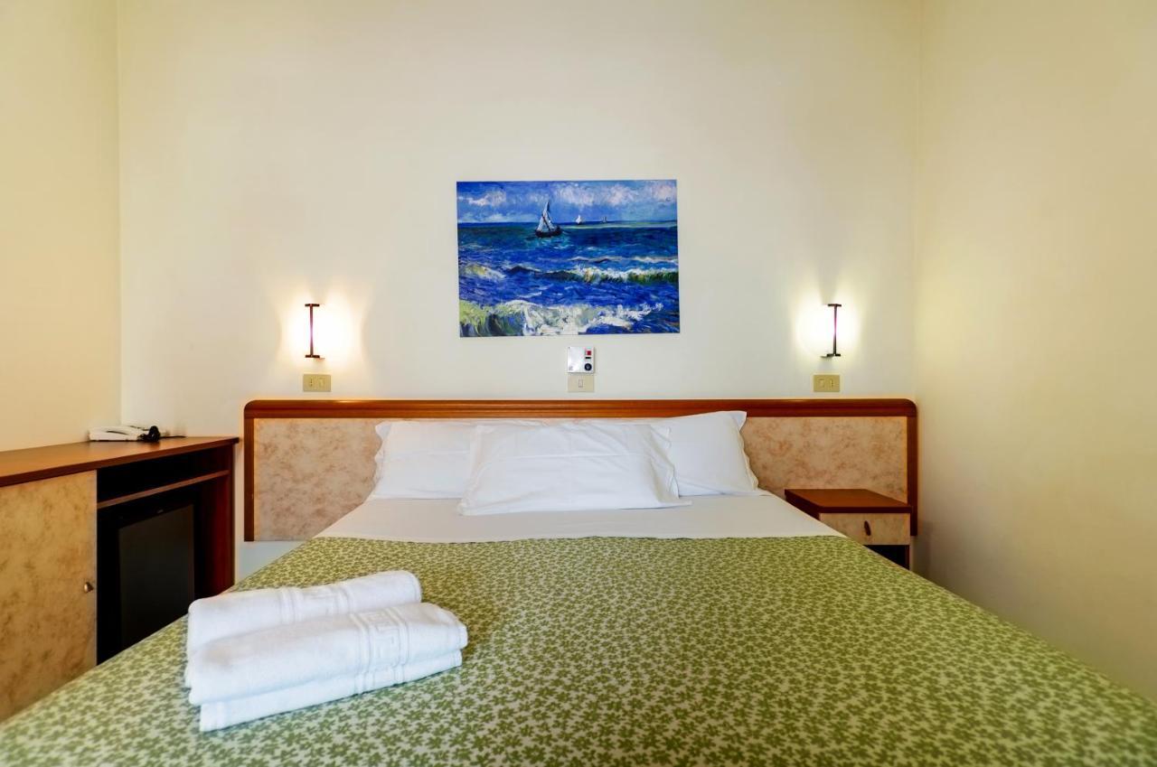 Hotel Miramare - Silvi Marina Kültér fotó