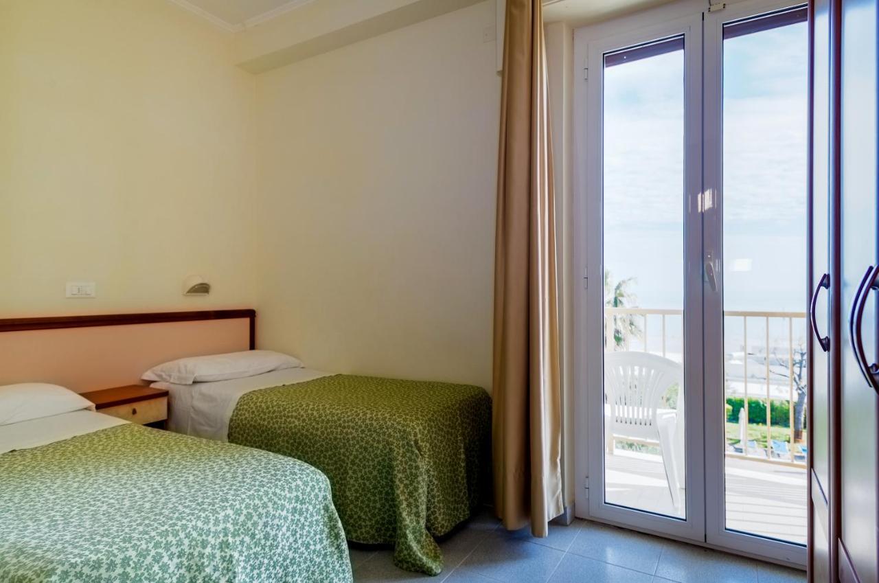 Hotel Miramare - Silvi Marina Kültér fotó