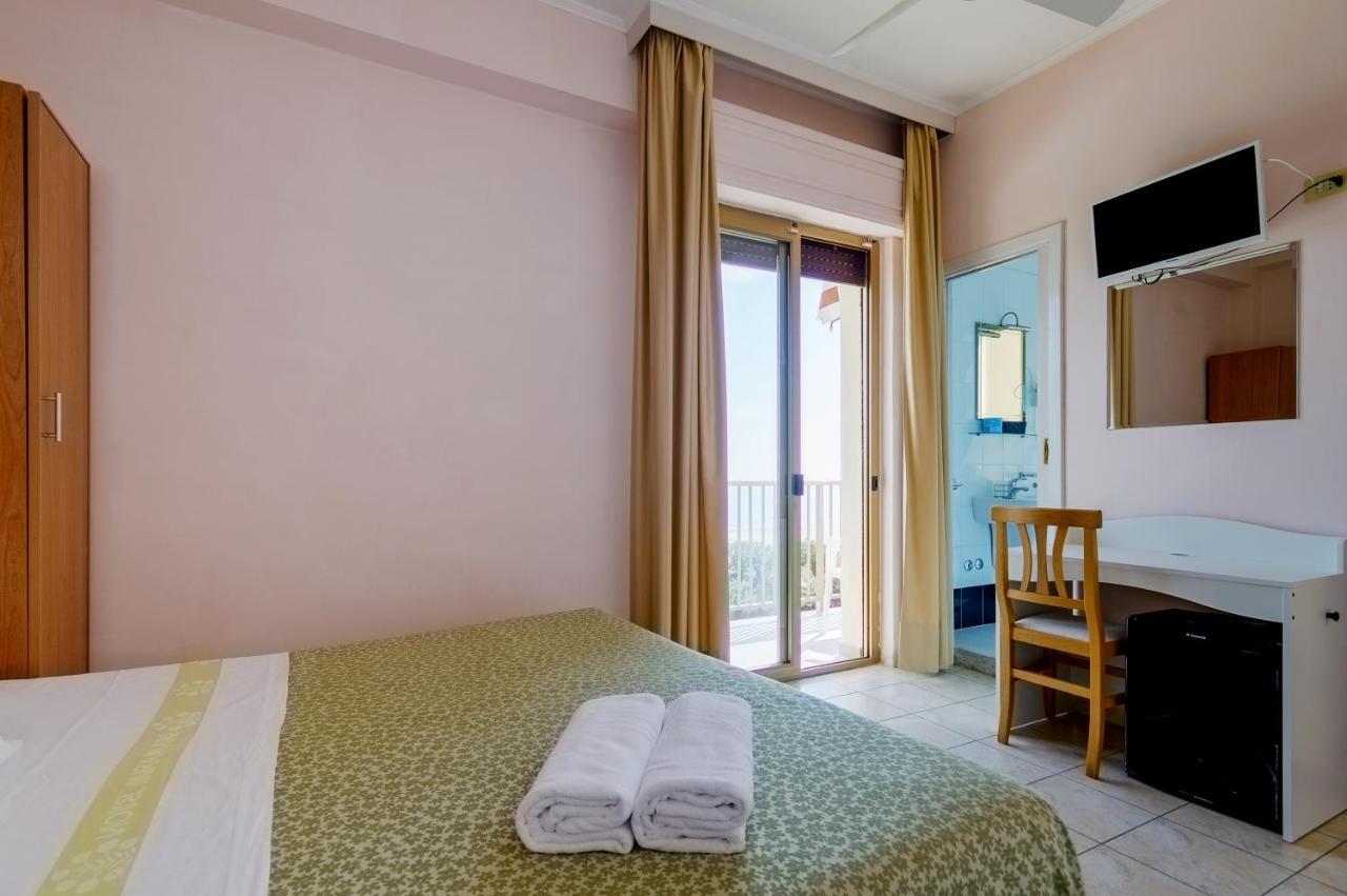 Hotel Miramare - Silvi Marina Kültér fotó