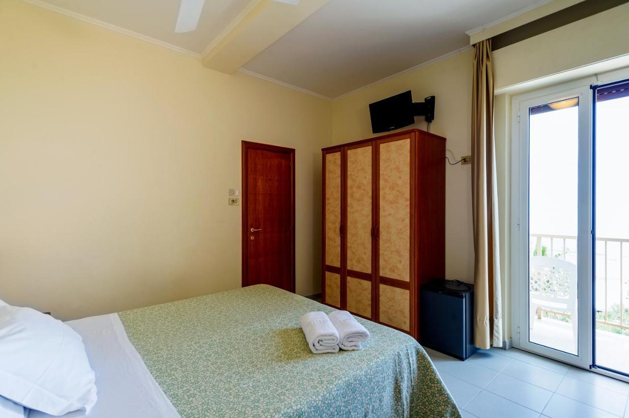 Hotel Miramare - Silvi Marina Kültér fotó