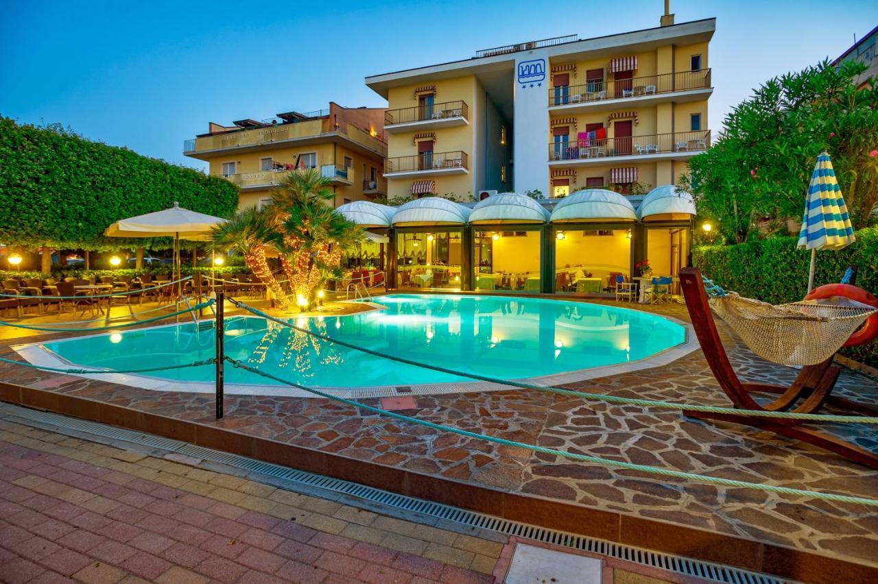 Hotel Miramare - Silvi Marina Kültér fotó